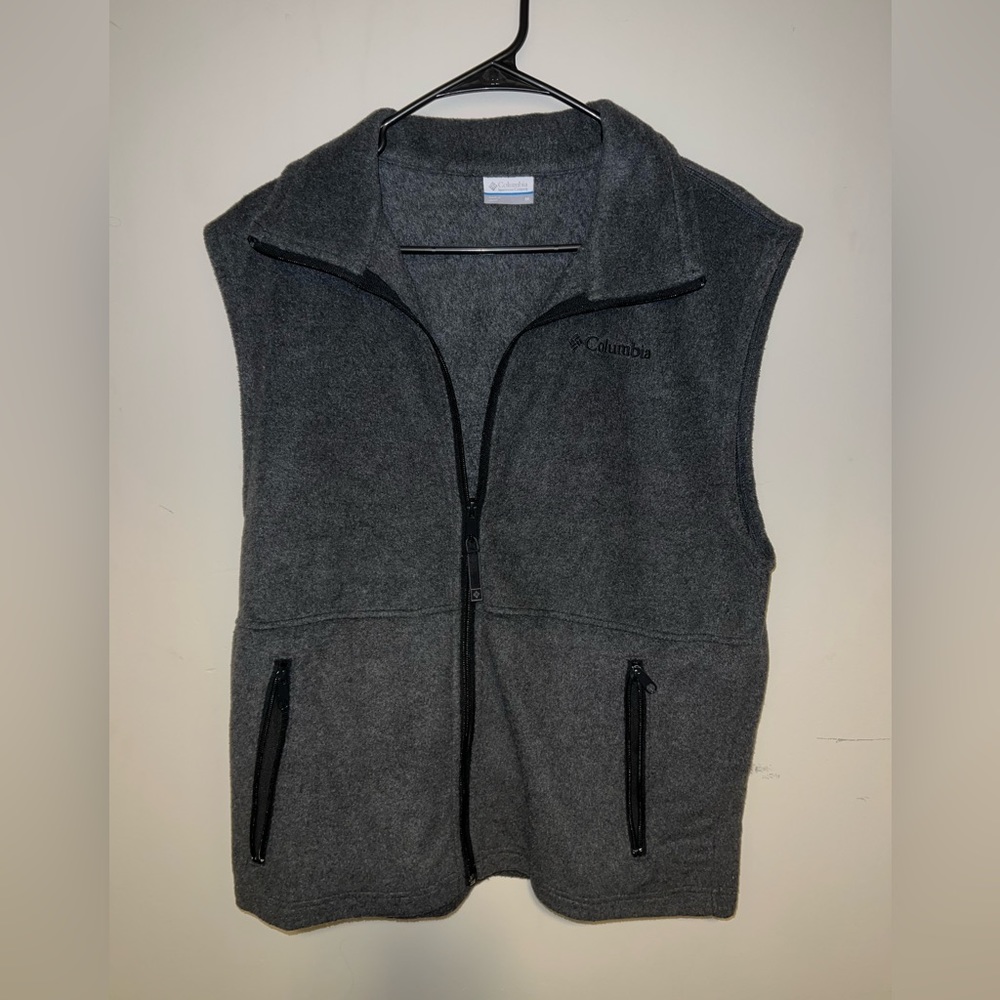 Men’s Grey Fleece Columbia Vest - Size Medium